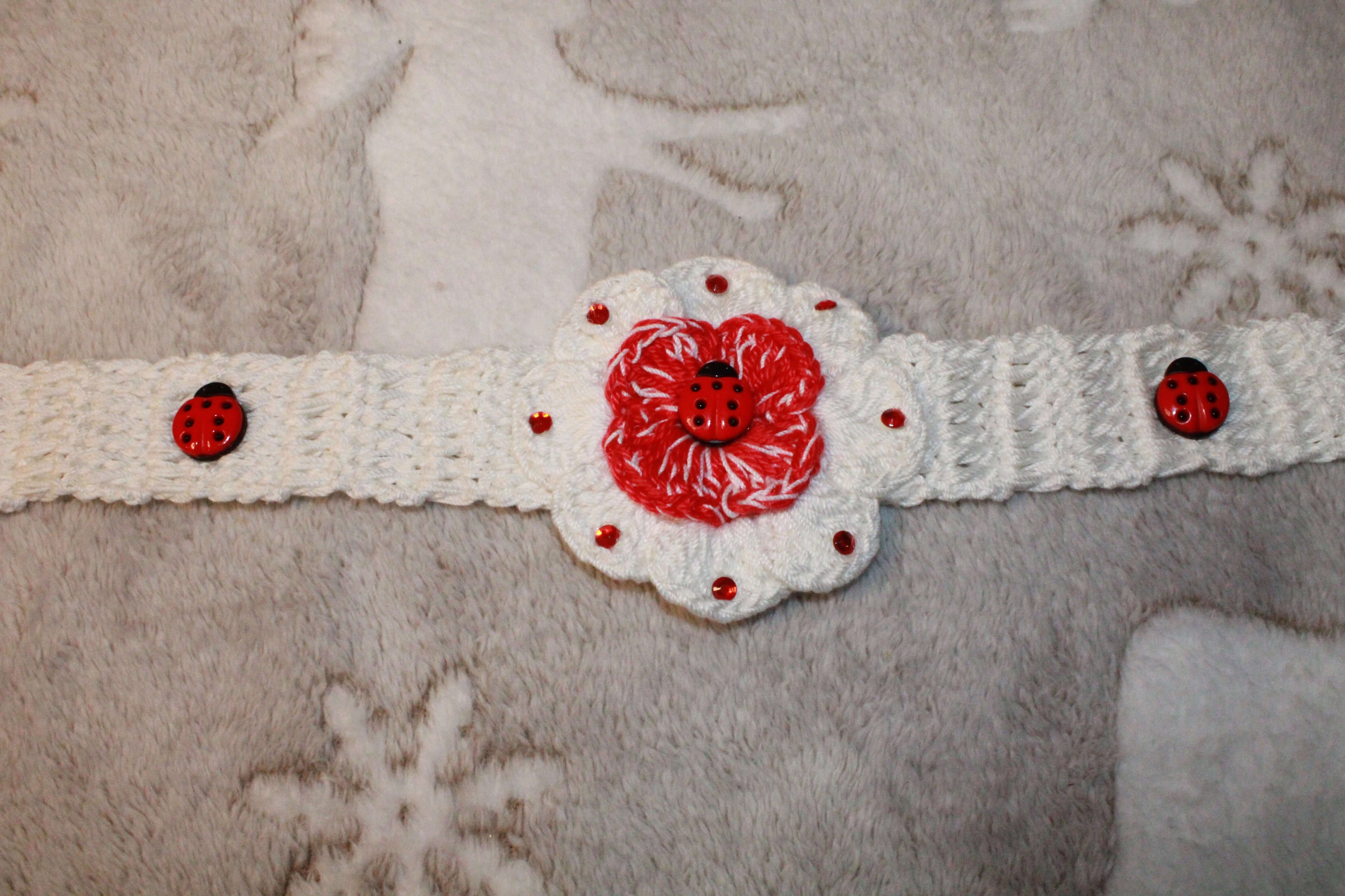 White And Red Fashion Headband crafted with handmade techniques for a truly unique style.